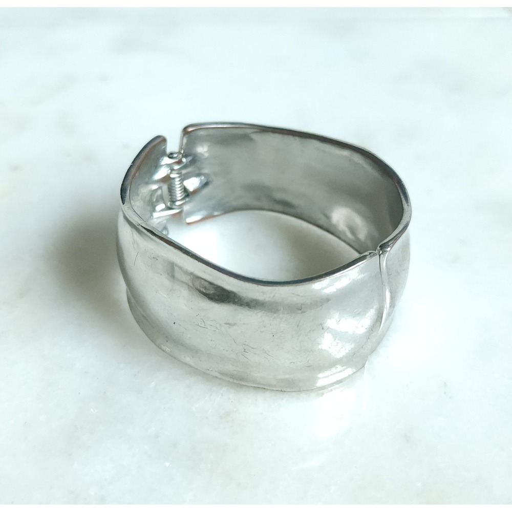 Wavy Hinged Cuff Bracelet Womens Silver Tone Chic Minimalist Modern Sculptural